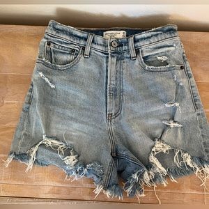 Abercrombie & Fitch Curve Love High Rise 4" Mom Short, Size 26 (or Size 2)